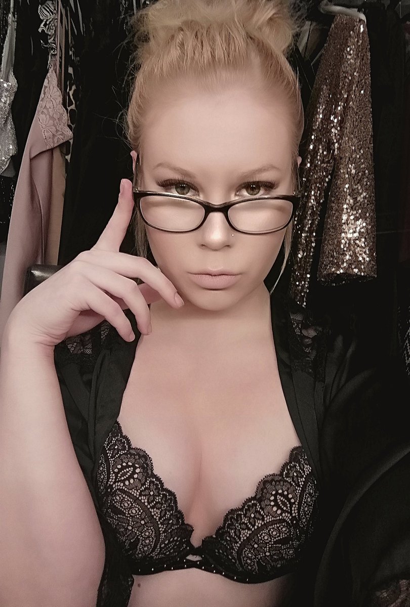 GCherrylin's tweet photo. Some of these slaves need a lesson on how To value a goddess!! Now be a good boy and kneel, submit and $end!

#findom #moneyslave #RTGAME #findomgoddess #paypigs #assworship #footslave #femdom https://t.co/cHBiDWzUOY