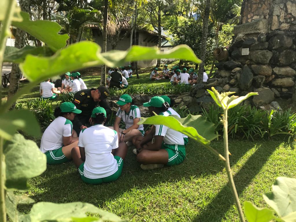AnglicaMarinaD1's tweet photo. Las estudiantes de la Cohorte 048 #ESCER evaluando sus aulas prácticas, dando cumplimiento al pensum académico y fortaleciendo sus competencias para así brindar un servicio cercano a la comunidad @EducacionPonal https://t.co/sA9RcgUKZZ