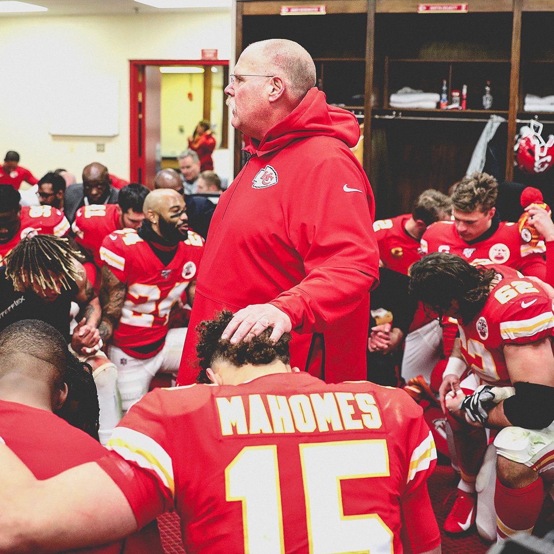 Chiefs's tweet photo. Family ❤️ https://t.co/gZZKARtfhq