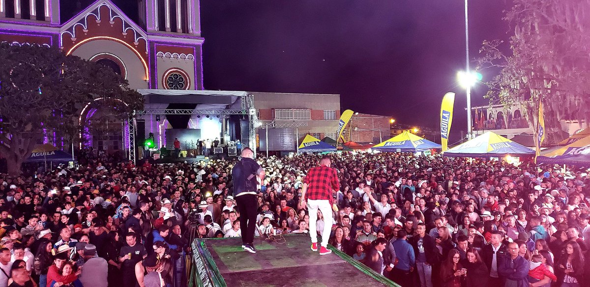 LosKRamones's tweet photo. Gracias UBAQUE/CUNDINAMARCA 💥 Territorio KRamonero ❤❤ Les dejamos nuestro mejor Show💃🏻🕺🏻🎶
#BailaCarranga #LosKramones #Carranga #MusicaCarranguera #Parranda #tocaestudios #luchinisuarez https://t.co/ShMEOm3sjU