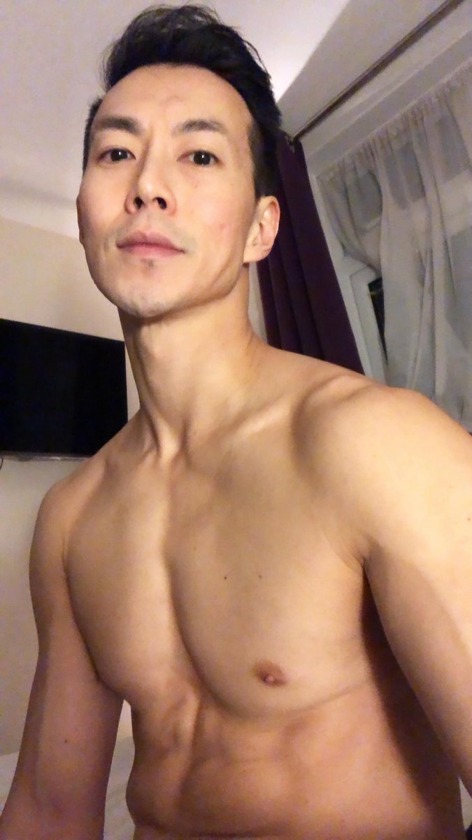 mitch_leow's tweet photo. Felt cute. Might delete never. #shamelessselfie #aerialbody https://t.co/jg76TGAxgL