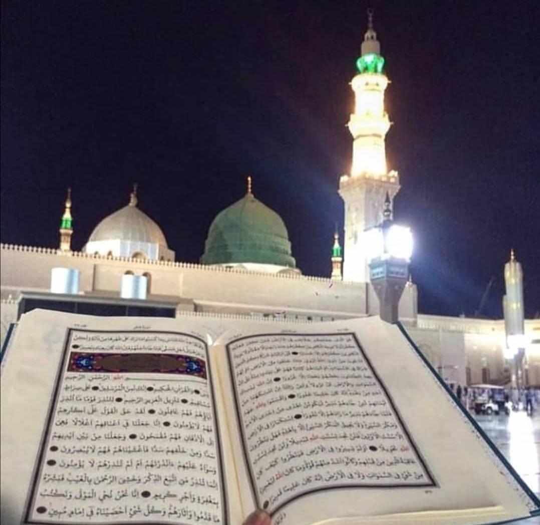 TanveerAbbas222's tweet photo. شمس الضحیٰ سا چہرہ قرآن کہہ رہا ہے
میرا نہیں یہ گفتہ قرآن کہ رہا ہے

آواز پست رکھنا دربارِ مصطفیٰﷺ میں
لا ترفَعُو کا جملہ قرآن کہہ رہا ہے

بخشے گا رب خطائیں جاؤ درِ نبیﷺ پر
جاؤوک میں ہے رستہ قرآن کہہ رہا ہے

اللہ نے کیا ہے ذکرِ حبیبﷺ اونچا
ارفع ہے ان کا درجہ قرآن کہہ رہا ہے https://t.co/EzDIhh3Eol