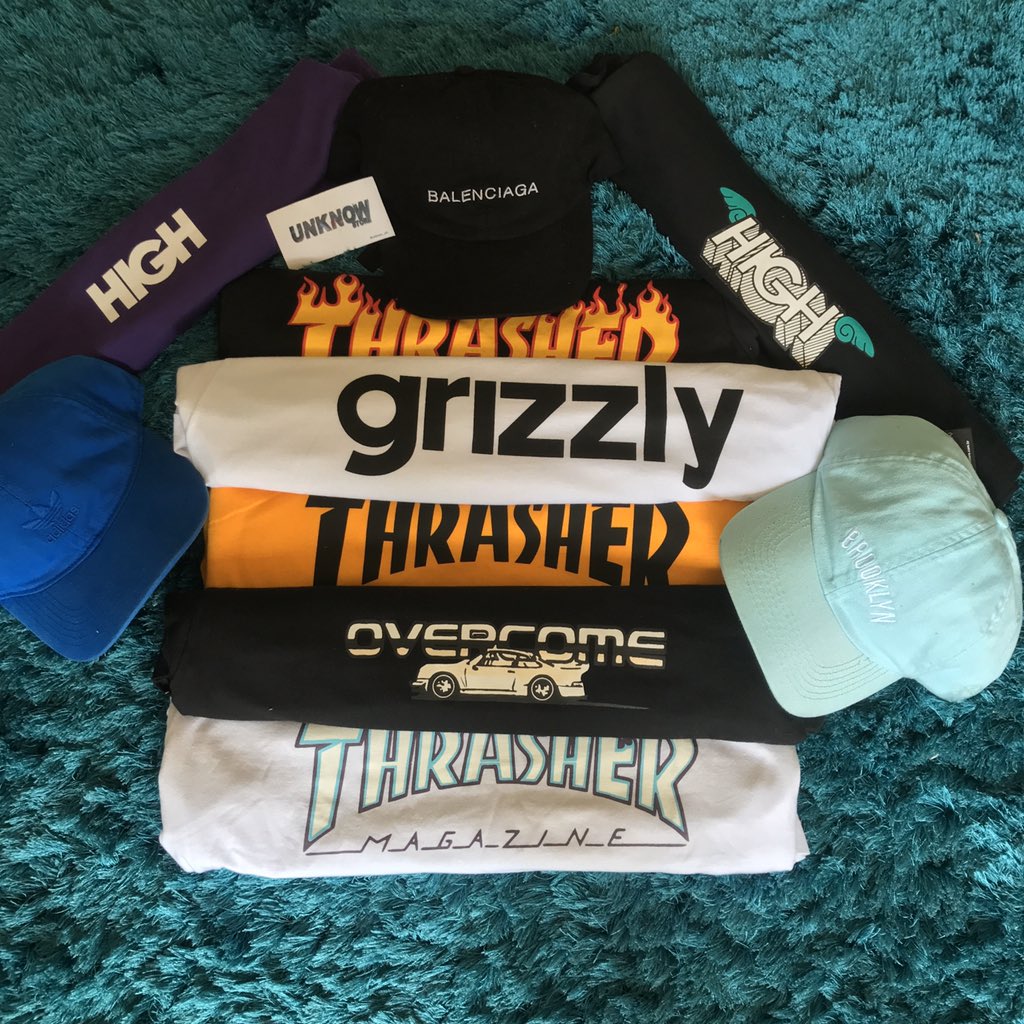 UnknowStore's tweet photo. 🔥 Promoção de verão 🔥
.
Qualquer camisa por apenas R$45,00 😱
. 
100% Algodão | Qualidade Premium 💎
.
Corra e garanta a sua 🤘🏻🔥
• Entregamos nos terminais de Blumenau ( Aterro , Proeb , Fonte ) com a taxa de R$5,00 • Pode retirar pessoalmente , endereço no chat . https://t.co/8eG6ftnm5R