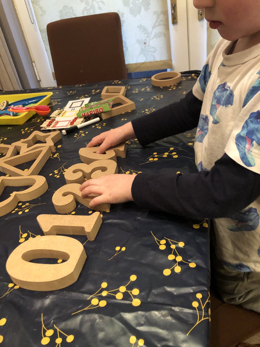 nicholareagan's tweet photo. Number Sequence  #looseparts #naturalresources #stem #play #curiosity #tinkertrays @ScotChildmind https://t.co/pmqPl1ldn2