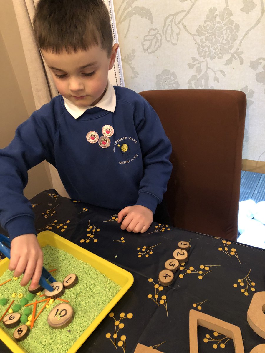nicholareagan's tweet photo. Number Sequence  #looseparts #naturalresources #stem #play #curiosity #tinkertrays @ScotChildmind https://t.co/pmqPl1ldn2