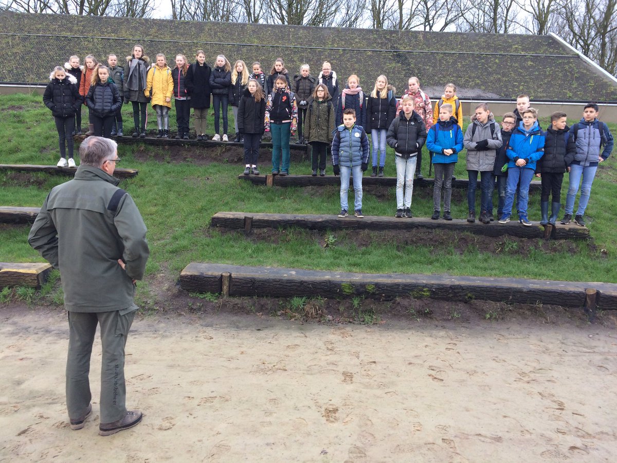 noord_anita's tweet photo. Op pad met de Raad van Kinderen @Noordenveld naar @staatsbosbeheer #Noordseveld 
#excursie, #biodiversiteit, @MissingChapterF https://t.co/D0VUsXlRB5