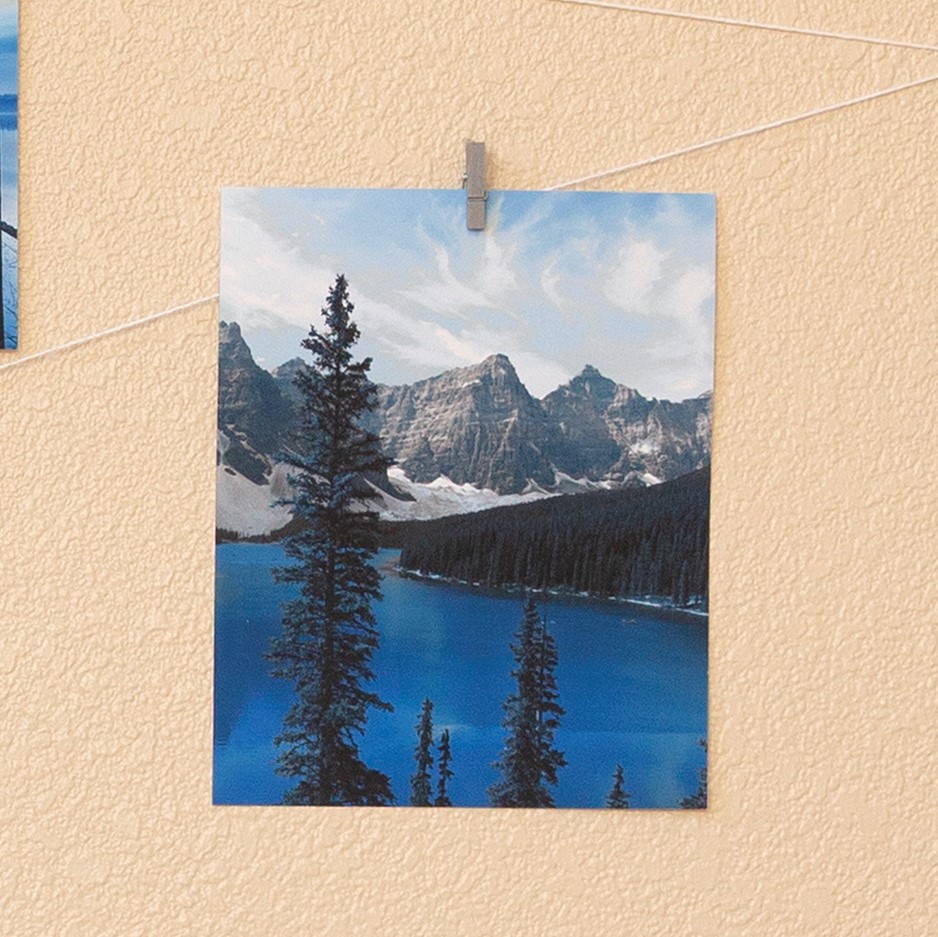 FedExOffice's tweet image. New decade, new look, new shade. Create a hanging vision board to show off your goals with a color like PANTONE 19-4052 Classic Blue, the @pantone Color of the Year. Order your postcard prints online or in-store for the 2020 of your dreams. #Pantone2020 at.van.fedex.com/6010TkzJi