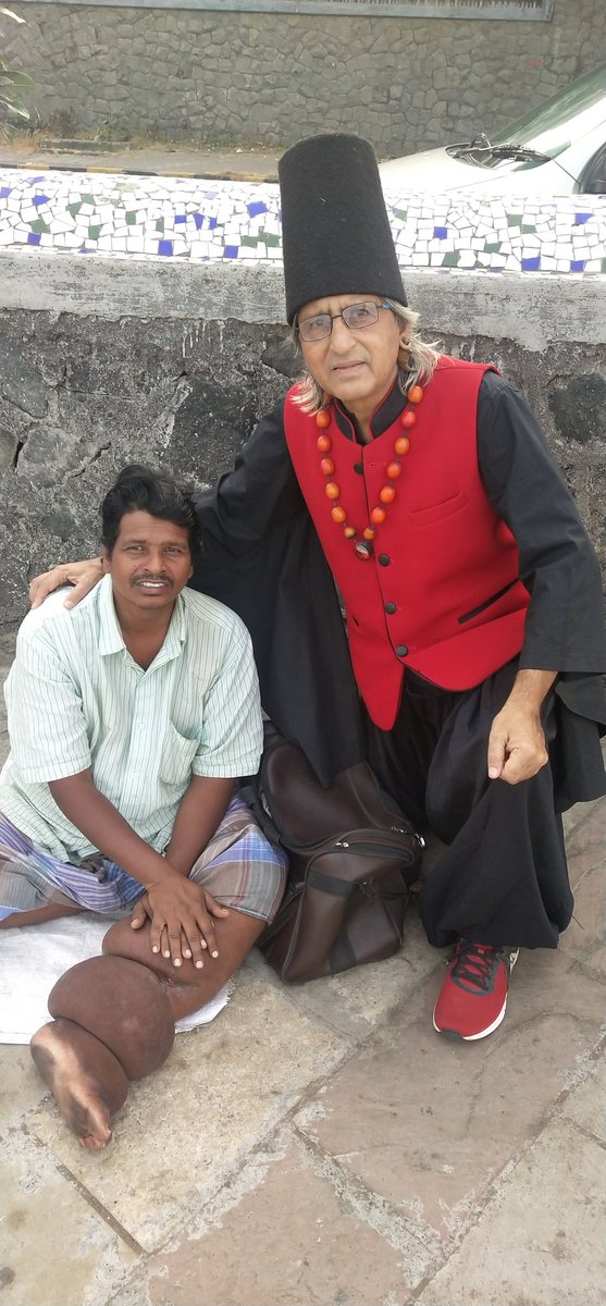 firozeshakir's tweet photo. Majid my beggar friend comes to bathe at #Bandra #Bandstand.
Begs at #MountMary.
He has #elephantisis
#MuslimBeggars https://t.co/yyJF0vOu5G