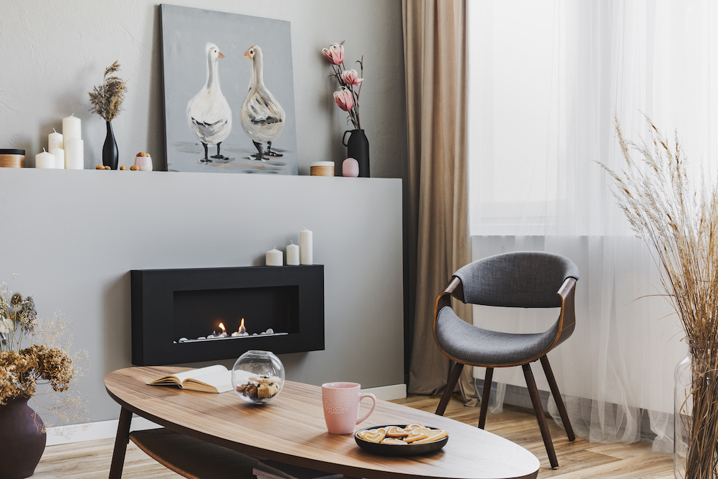 Homicity's tweet photo. Wintry days are for sitting around a warm fireplace! Adorn your fireplace with complementary decor, from chic and modern to regal and traditional. More #DesignTips: https://t.co/kLKcUnhhZR

#MondayMotivation #home https://t.co/emm3mSKMRY