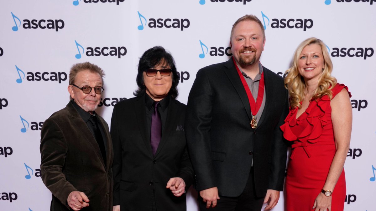 ASCAP's tweet photo. #GRAMMYs-Winning Songwriter @ohmyjoshosborne  Renews #ASCAP Membership https://t.co/LFbJWahZtZ #ASCAPCountry https://t.co/zgL68YBNAb