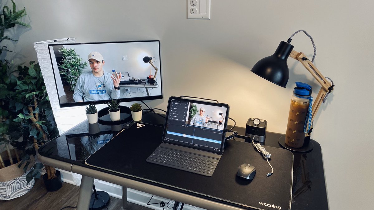 nandoprince93's tweet photo. Finally got my hands on a 24in #acer monitor. I tested @LumaTouch and the monitor works great as a secondary display for this #workflow. Do you guys want a video on how I got this set up to work?!
#ipados #ipadpro #ipadprosetup https://t.co/xLUlhy29SP