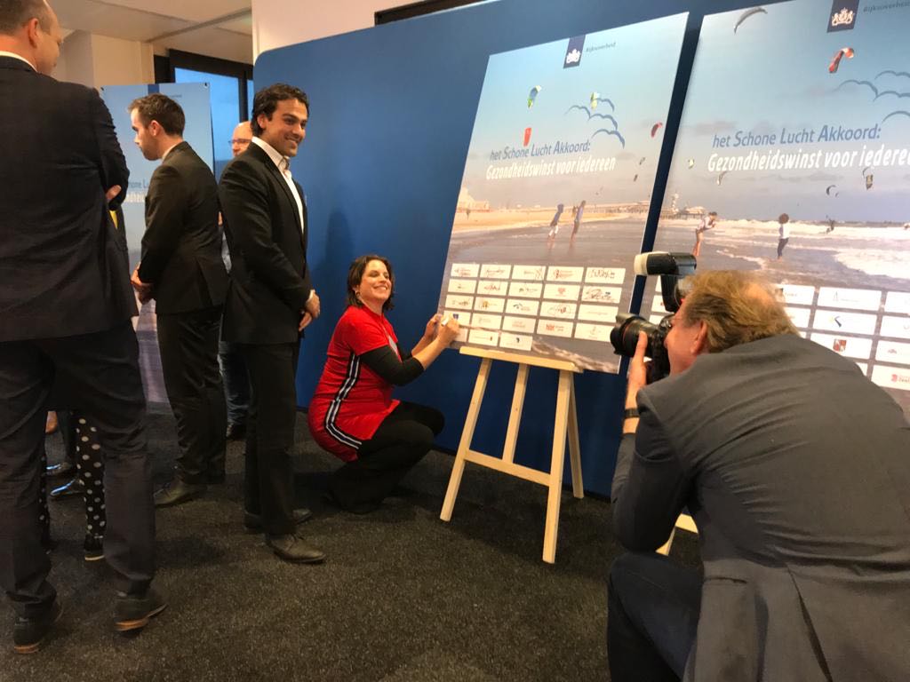 #Luchtkwaliteit| In de regio #Foodvalley werken we aan het verbeteren van de luchtkwaliteit.  We hebben samen met oa boeren en kennisinstellingen snel goede resultaten kunnen boeken. Vandaag werd het Schone Lucht Akkoord ondertekend. Lees meer 👉bit.ly/3a93HN1