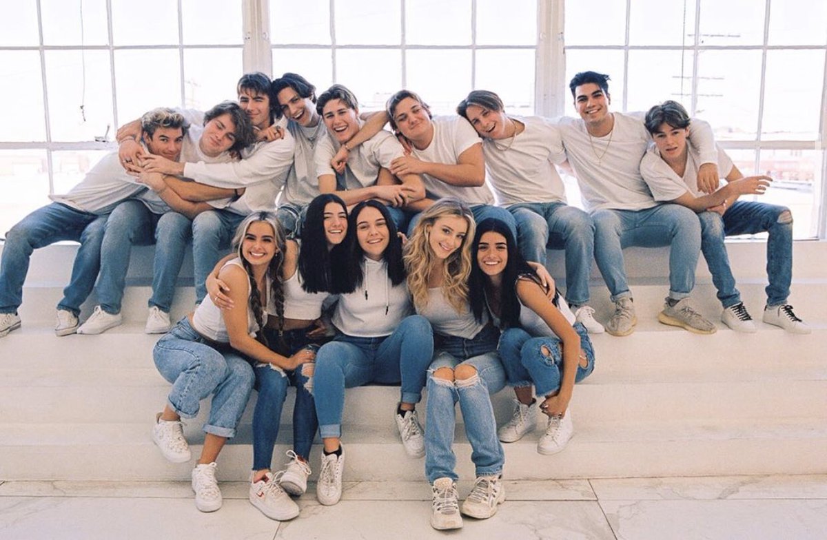 𝐓 𝐡 𝐞 𝐡 𝐲 𝐩 𝐞 𝐡 𝐨 𝐮 𝐬 𝐞 is a team of people who grew quickly af...