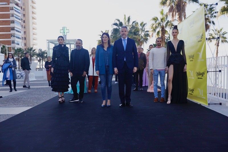 diputacionMLG's tweet photo. . @MalagaDeModa realiza un #desfile con motivo de los @PremiosGoya.
La marca promocional de la @diputacionMLG muestra en el mirador de @muelleuno los #diseños de ocho de los mejores #modistos malagueños de #altacostura.
👉https://t.co/1ah3I8QuQt
@JCMaldonadoCs https://t.co/ulFO5jN6QV