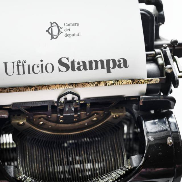 Montecitorio's tweet photo. Procedura per l’affidamento dell'incarico di Capo Ufficio Stampa della Camera, candidature on line entro il 31 gennaio. Maggiori informazioni: https://t.co/F2EtMeV1q7 #OpenCamera https://t.co/d5LWogcu0s