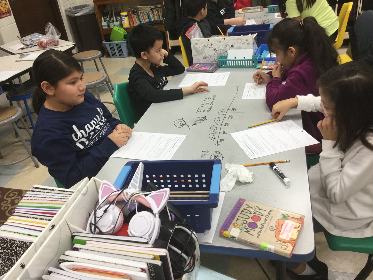 MaestroRamirez3's tweet photo. Podemos resolver problemas de tiempo, líquido y masa incluyendo suma y resta.
#KomenskyMatters #D100Inspires https://t.co/4a6e87YzKy