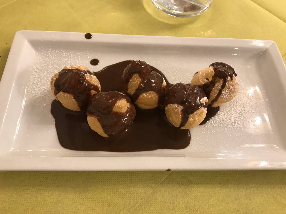 veget3000's tweet photo. Il buonissimo #profitterol #profitteroles del Sottobosco #ristorantepizzeria #ristorante #pizzeria #sottobosco #sottoboscoventurina #dessert #veget3000 #profiteroles https://t.co/Xdknp6kr7K