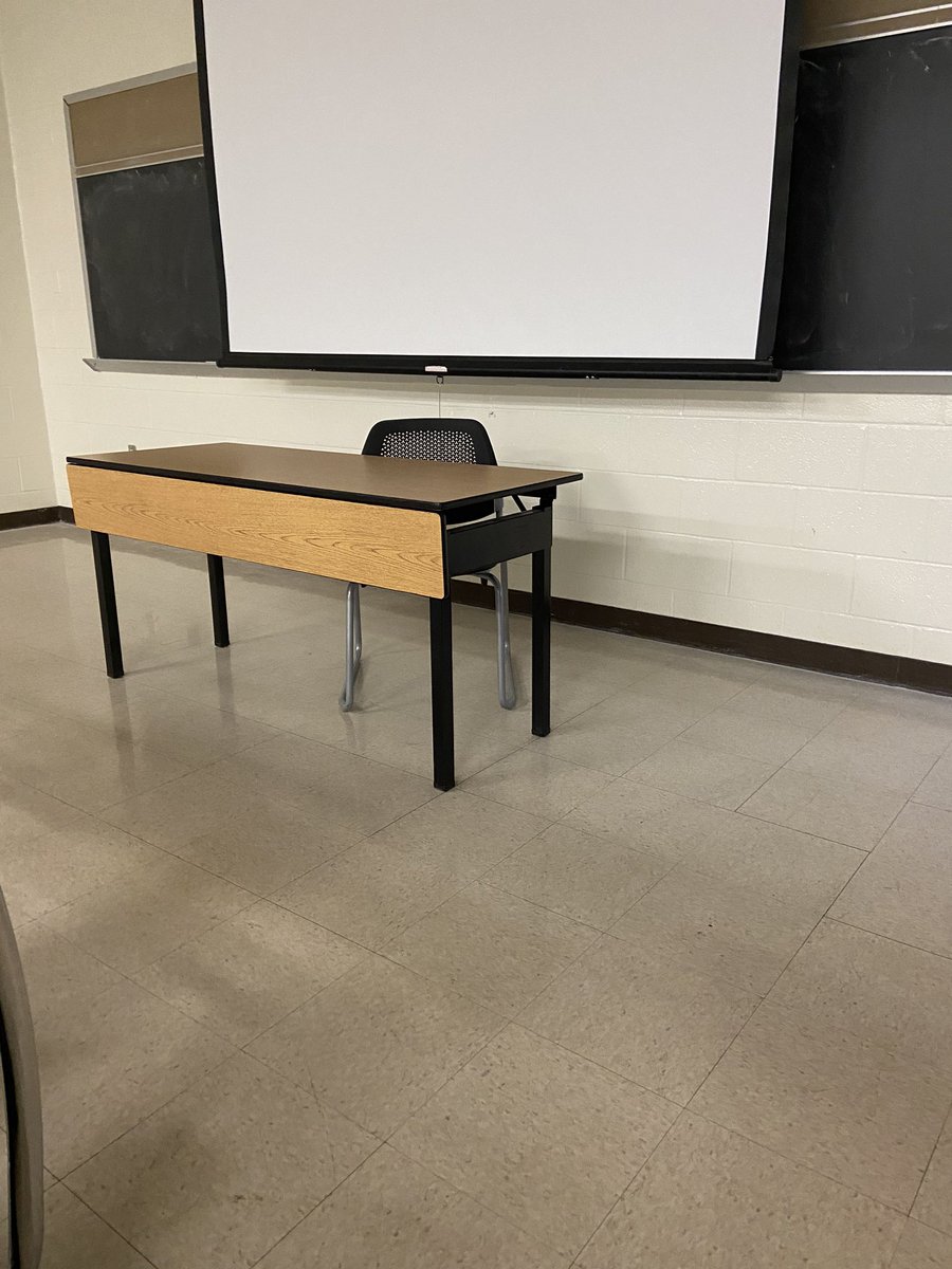 Mulbah_55's tweet photo. 15 minutes early at the front @coachjfranklin. I know this is the expectation, and I am excited to do this for the next 4-5 years 💯. https://t.co/orJPGkvheV