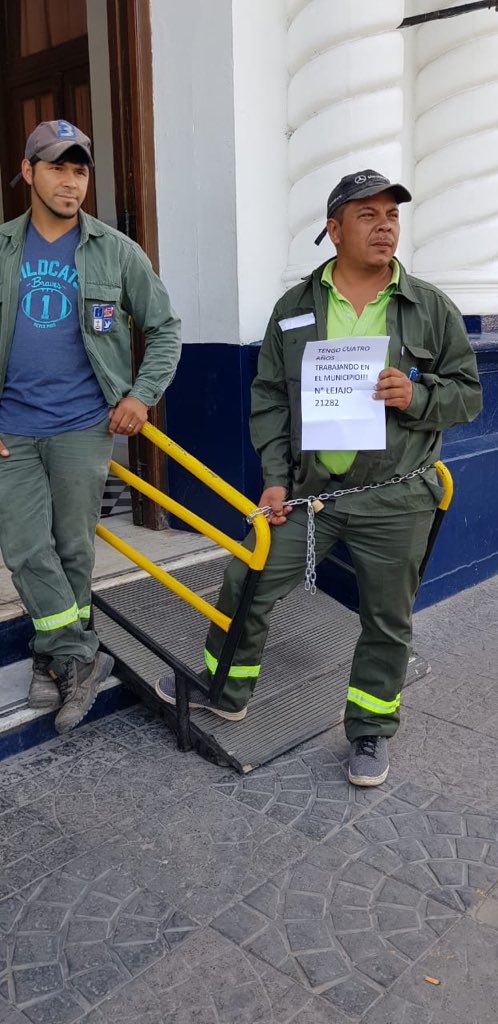 FlavioCharo's tweet photo. Mi solidaridad con los trabajadores municipales despedidos sin causa. Algunos con más de 6 años de servicio. 
#BastaDeDespidos 
#Pilar https://t.co/i7VT5tvTqo