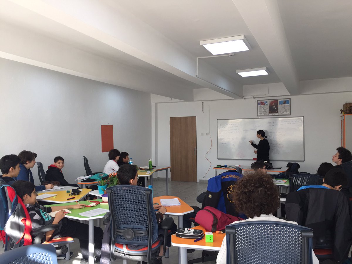 istmem_TFTB's tweet photo. Ortaokul ve lise grubu öğrencilerimizle yaptığımız kamplarda matematik ve bilgisayar alanında sınıf derslerimiz yapılıyor. Eksikleri tamamlamak ve tekrar yapmak için öğretmenlerimiz öğrencilerimizle yakından ilgileniyor. @istanbulilmem @memleventyazici https://t.co/sZCBjorvo4