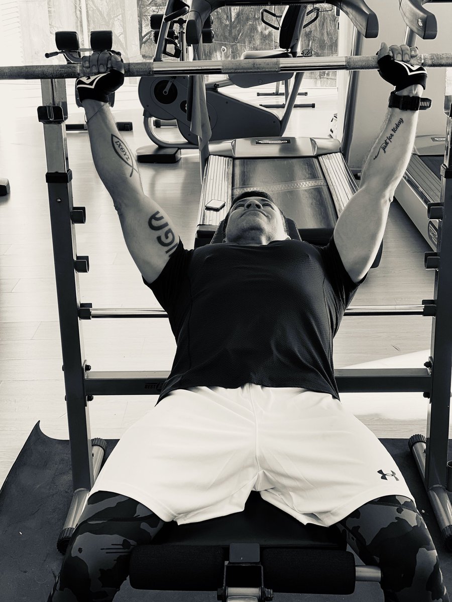 j_medina37's tweet photo. #modoBeast #goodTrainning #OnMonday #discipline #FitMedina #JorgeMedina #OpenMyPlaylists on @SpotifyMexico @spotify https://t.co/7jMEhqYqKq https://t.co/KtVqpEPi2A