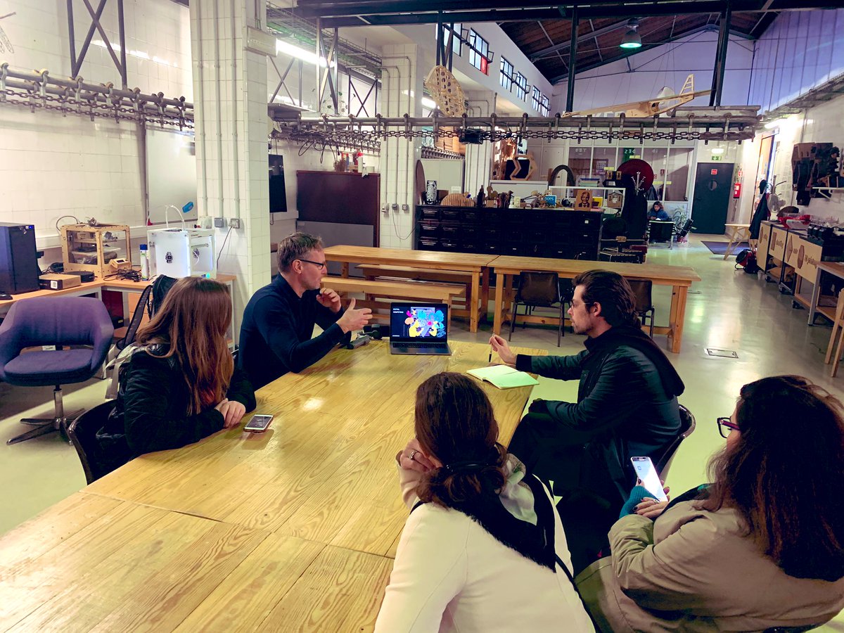 Sharing ideas with <a href="/FablabLisboa/">FabLab Lisboa</a> #makerzone #solskol <a href="/LarsGlimbert/">Lars Glimbert</a> <a href="/marnyst/">Maria Nyström</a>