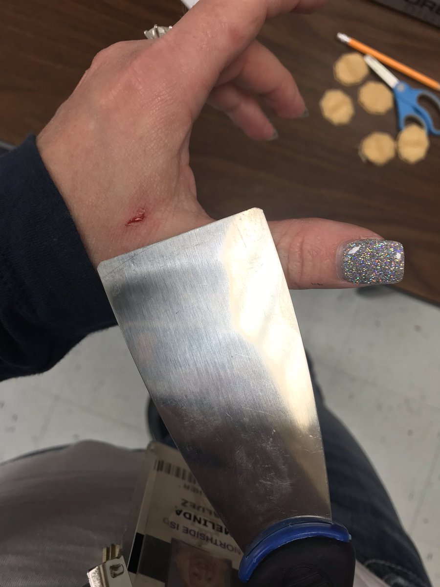 melinda_valdez1's tweet image. Teacher problems...when you forget to put down painters tape before you 3D print &amp;amp; you have to pry your items off with a sharp tool....&amp;amp; your hand gets in the way.....#stemproblems #itwasworthit @NISDHatchett @NISD @rosemarylara96