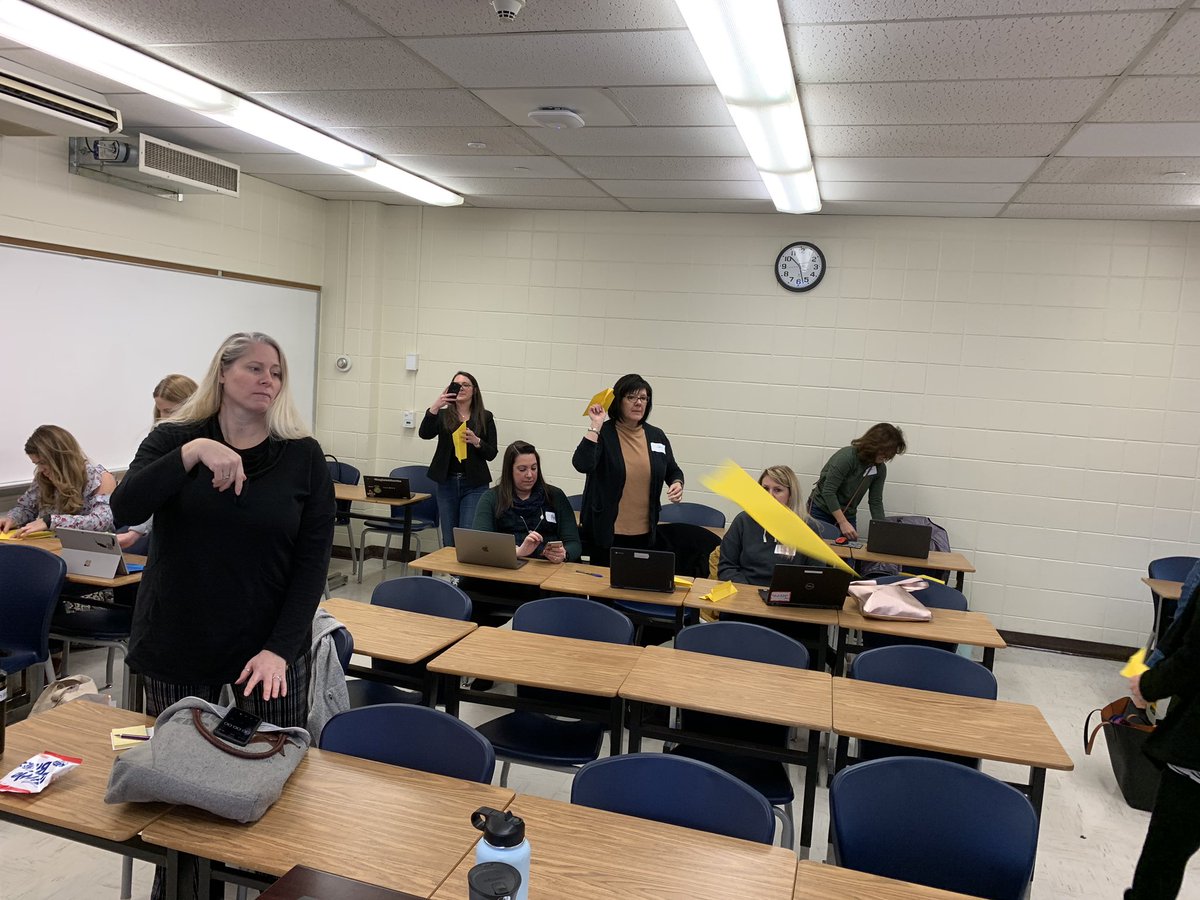 ariellehg's tweet photo. Throwing paper airplanes this morning at @GardenStSummit #STEMeducation #GSSGAFE #kikerlearning. https://t.co/qsblWuxvu2 https://t.co/rIpQHtWLDj