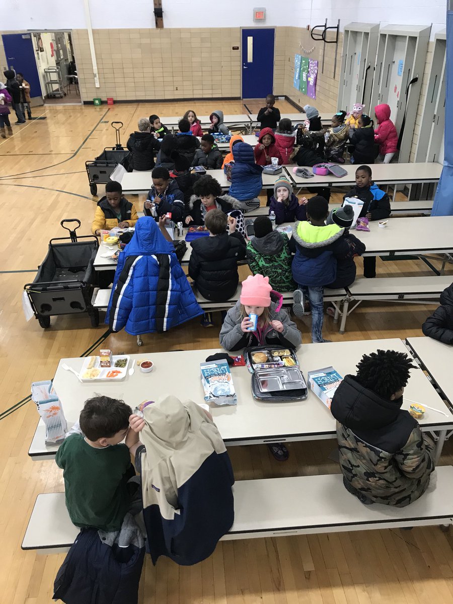 InspireU2learn's tweet photo. Music Monday in the lunchroom today!
#iamferndale #fpseaglepride https://t.co/VpI9tYDoAp