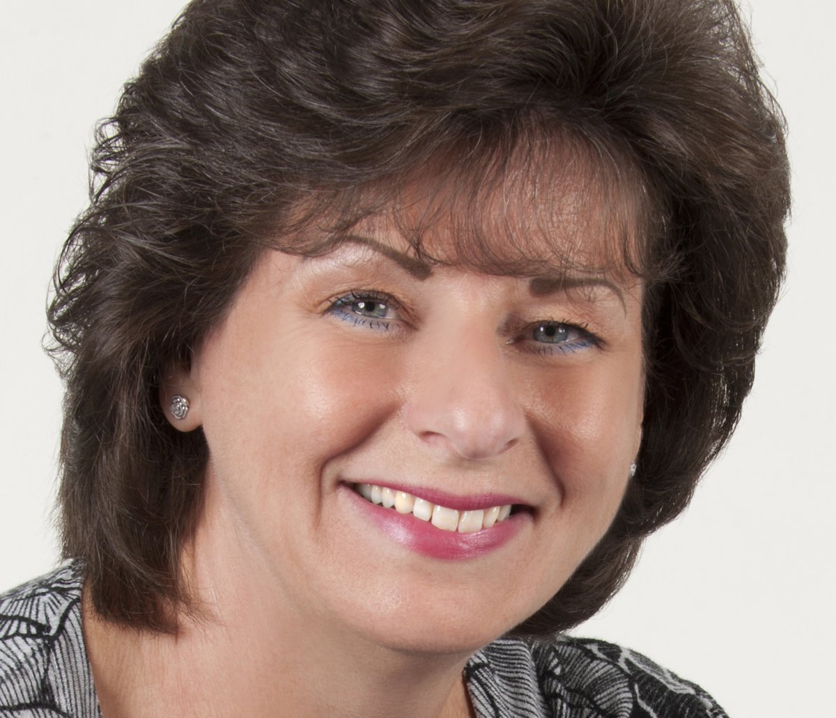 DunkleysCo's tweet photo. #MeetTheTeamMonday! Today we are introducing Caroline, who works within the Support Services team. Outside of work Caroline loves to travel and explore the world especially. Her dream holiday is anywhere that overlooks the sea... #thelifeofanaccountant https://t.co/bF7VIAkydn https://t.co/E3iBbwk3oF