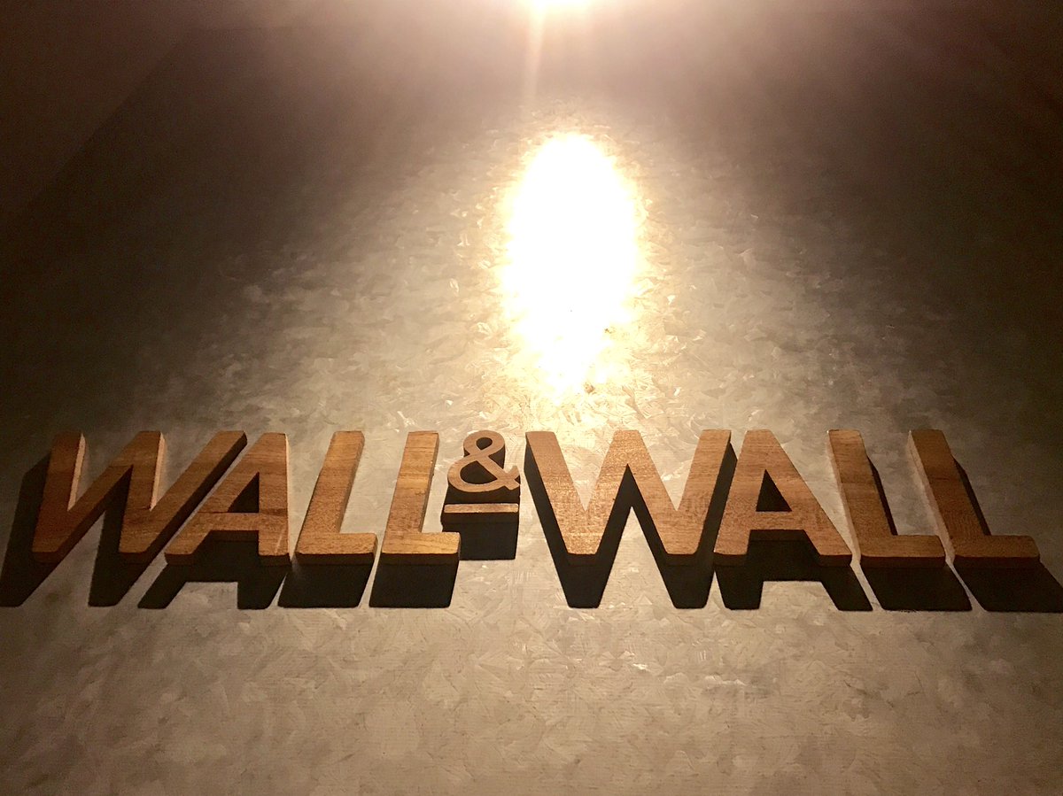 sakuratter11's tweet photo. 2020年1月13日
表参道 WALL&amp;WALL
#ORBITERA［オルビテラ］

#鈴木かずよし
お洒落な場所でカズさんのサポートライブを見て来ました!!
照明がシルエットで見る感じの中での音を聴くのもなんだか良かったー
ギターのカズさんも
ドラムのキョウヘイさんも
めっちゃカッコ良かったー！！！
また行きたい😊 https://t.co/hA7CvHFPDG