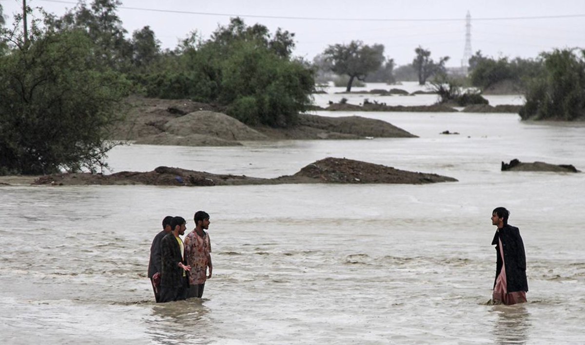 JZarif's tweet photo. Unprecedented floods are ravaging #Iran's Sistan &amp; Baluchistan province, with significant human &amp; material costs.

Even as search and rescue ops continue, focus will be on restoring livelihoods.

Our thoughts and prayers are with our affected compatriots.

#سیل_سیستان_و_بلوچستان https://t.co/pBaLT7BQIm