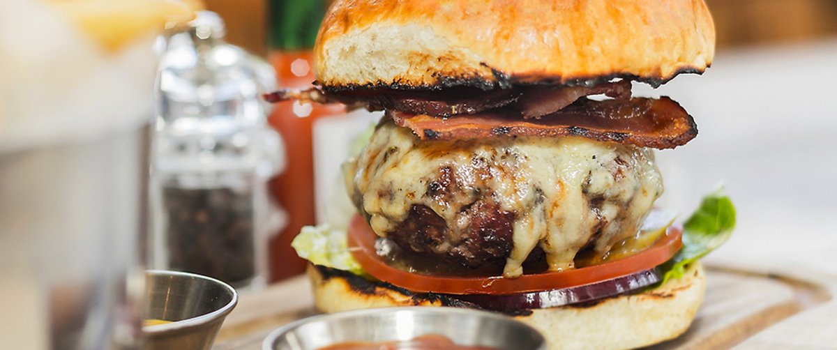 The Monday night #pubquiz <a href="/thehillgate/">The Hillgate</a>
in #NottingHill London is on tonight!
Get into this gorgeous local pub for friendly competition &amp; great food!

Book a table now for your team with the pub! 

#MondayMotivation #MondayMood  
<a href="/eatplaylondon/">Eat Play London</a> <a href="/TimeOutEatDrink/">Time Out Food & Drink</a>