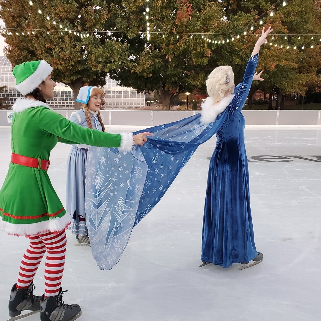 Anna and Elsa from Frozen paid a visit to Devon Ice Rink at Myriad Gardens this skating season! What a treat! #DevonIceRink