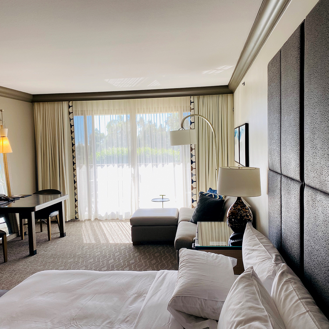 DecorTeamUS's tweet photo. one more ADA suite at the @phoenicianscottsdale completed. When natural light in the room is well needed but not an easy task, Motorized curtains can be a blessing.

#interiordesign #motorizedcurtains #homeautomation #automatedcurtains #decorteam #decorteamus #hoteldesign https://t.co/BPFfXtSqql