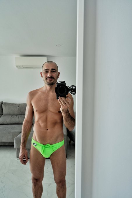 Fluo it s amazing! Ready for Miami😁😁#MondayMood #MondayVibes #fluo https://t.co/gueRRTISij<a href="/tag/mondaymood"class="tags">#MondayMood</a><a href="/tag/mondayvibes"class="tags"><span>#mondayvibes</span></a><a href="/tag/fluo"class="tags"><span>#fluo</span></a>