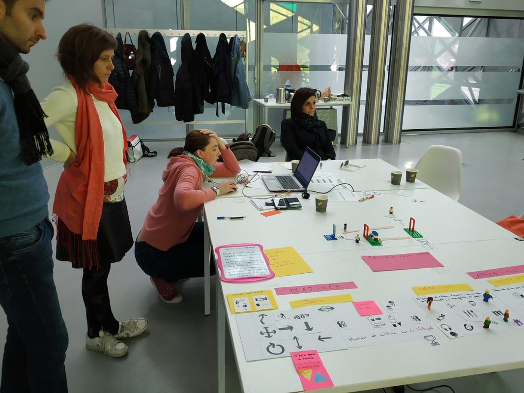 lacitedudesign's tweet photo. Une session de formation au #design #management des politiques publiques, s’est achevée le 18 décembre dernier @lacitedudesign. #Threads sur cette formation qui illustre certaines propositions des #AssisesDuDesign 
https://t.co/Nda58uzjGN https://t.co/1DKIbyrTwt