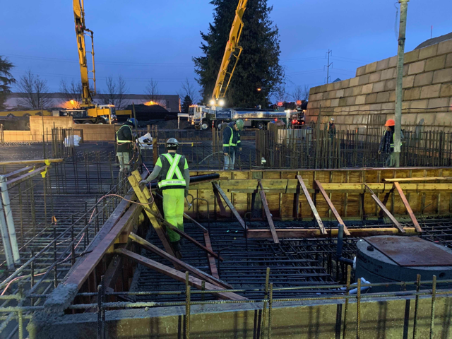 ScottConstructs's tweet photo. B4 sunrise & after sunset, the team at Bridgeport Business Centre in Richmond worked hard to complete the final raft slab pour, 1,530m. Big shout-outs to a tremendous team who got it done safely! @BURNCOROCK #midvalleyrebar #syberconcrete #rebobeton #celoconcrete #metrotesting https://t.co/gwqDyVFqNm