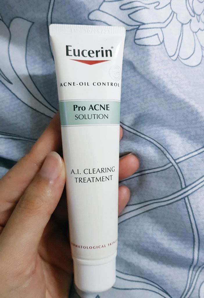 pajamazip's tweet photo. สุดจริง Eucerin A.I. Cream ใครมีสิวอุดตันคือแนะนำมากกกกกๆๆๆ พิสูจน์แล้ว อันนี้คือแค่สะกิดเบาๆ สิวอุดตันหลุดออกมาเลย ใช้แล้วรู้สึกหน้าเนียนขึ้นด้วย  🤟🤟 #ใช้ดีบอกต่อ #ไว้รีวิวห้ามขายของโว้ยย https://t.co/25gGpl3duo