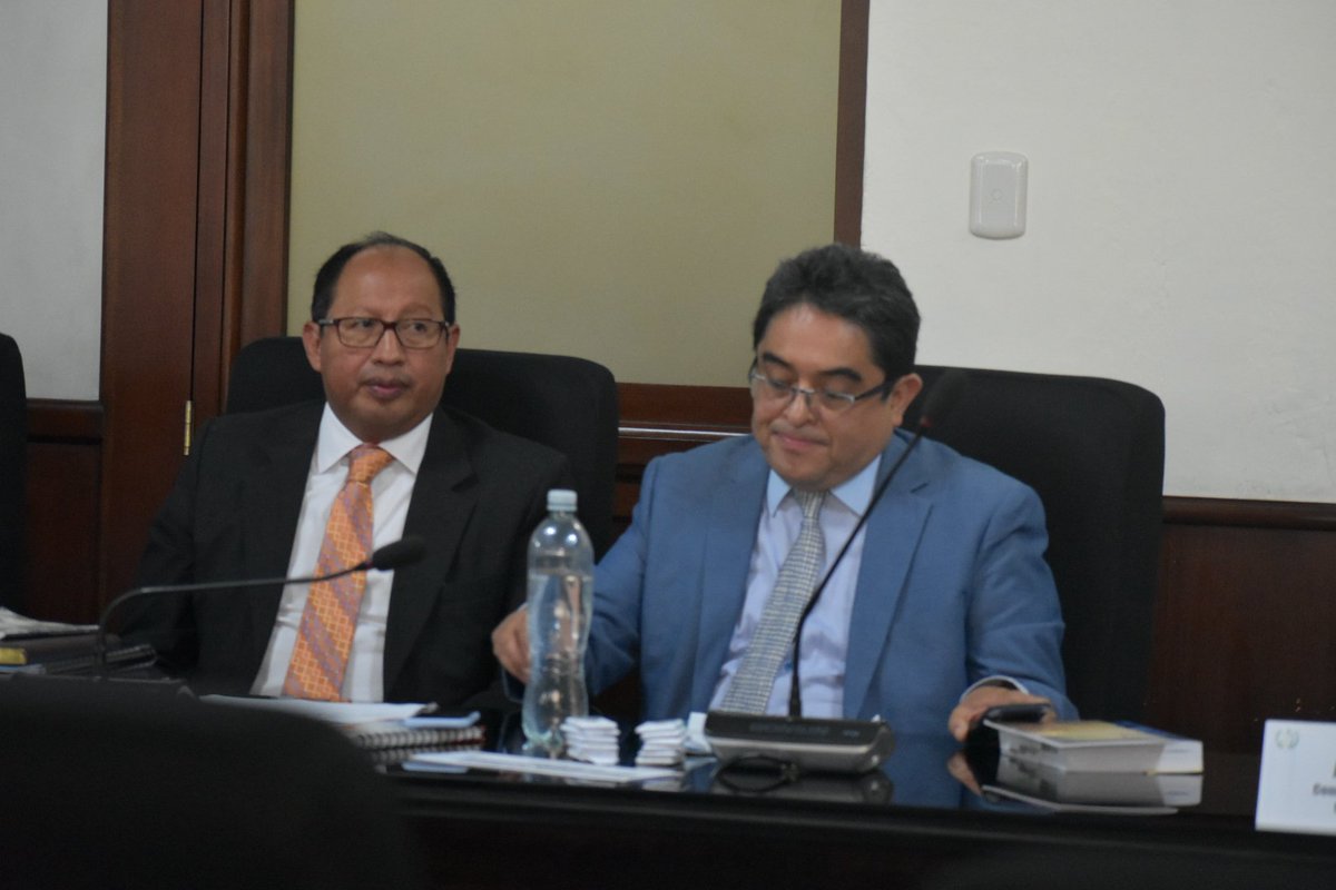 Bancada_Digna's tweet photo. Comisión de Derechos Humanos recibe al Procurador de Derechos Humanos, para dar seguimiento a la resolución de la C.C. que manda al Congreso de la República desembolsar los 20 millones pendientes de entregar a esta dependencia. https://t.co/VfXz8EbAsA