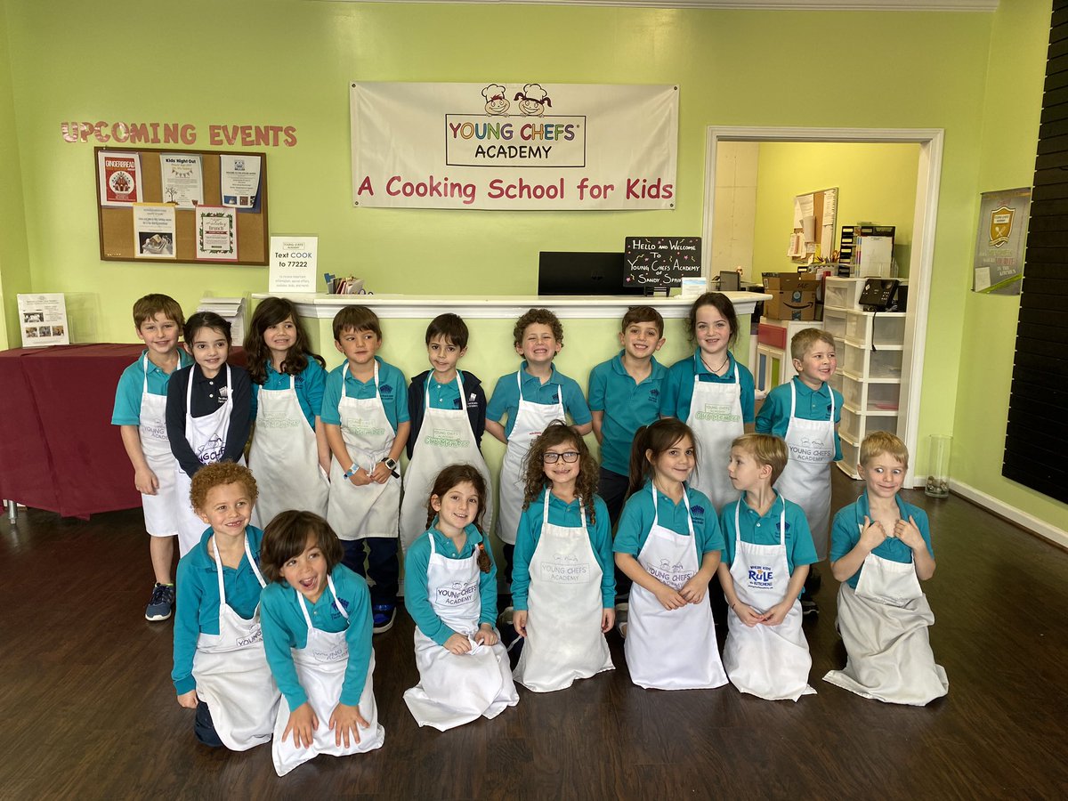 MrsShell_TDA's tweet image. We had a blast making fruit pizzas at Young Chefs Academy! #davisk