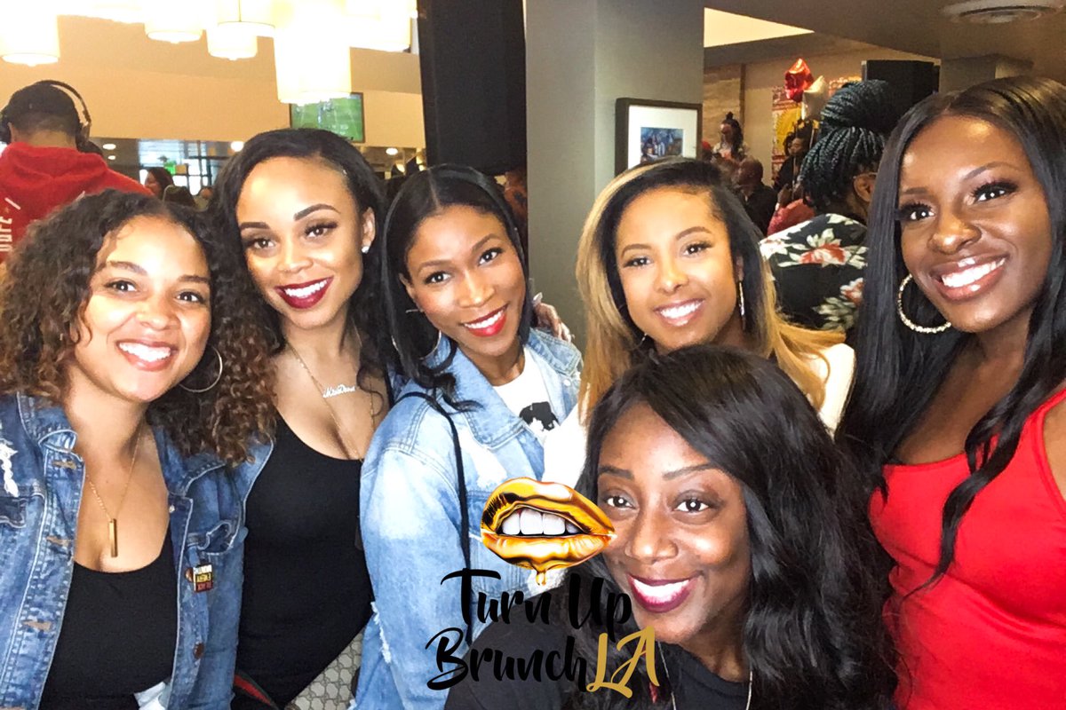 FashionJunkiie4's tweet image. Happy Founders Day Sorors! 🐘🔺 #DST1913 #DST107 #UpsilonChapter #J13