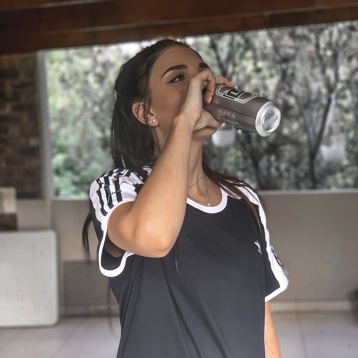 Cait_Stuart's tweet photo. Beers not tears sis. πͺ
#ExtraColdRefreshment #extracoldtothelastdrop #sponsored #π @castlelitesa https://t.co/AFCmZhmsqQ