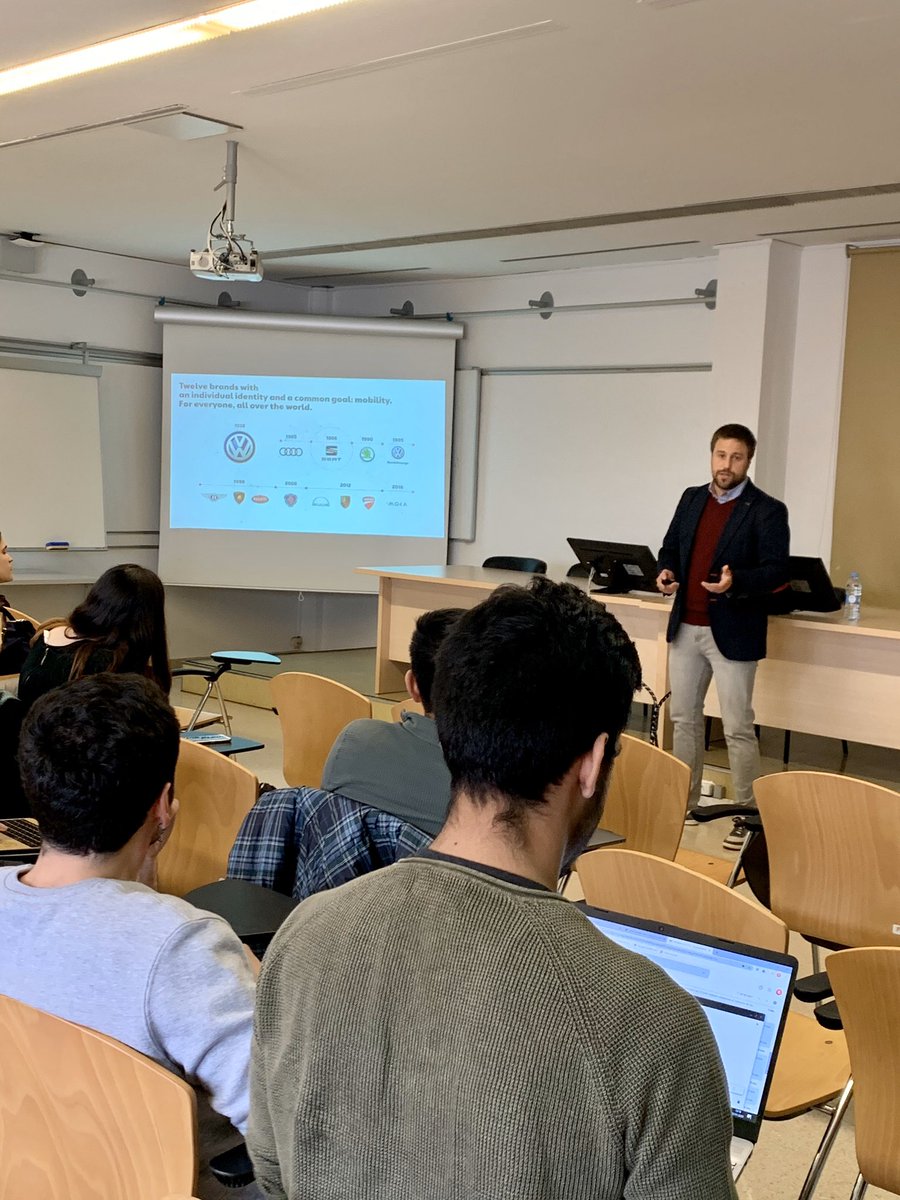 uabcomunicacio's tweet photo. Gràcies @ClaraSoteras, @aiatsagusti i @janconesa per tornar a la vostra facultat i compartir la vostra experiència professional amb alumnat del Màster en Periodisme i Continguts Digitals. Un plaer escoltar-vos! @AlumniUAB @UABBarcelona @CCrusafon @btvnoticies @VIAEmpresa @tuSEAT https://t.co/Ne53DS5MzQ
