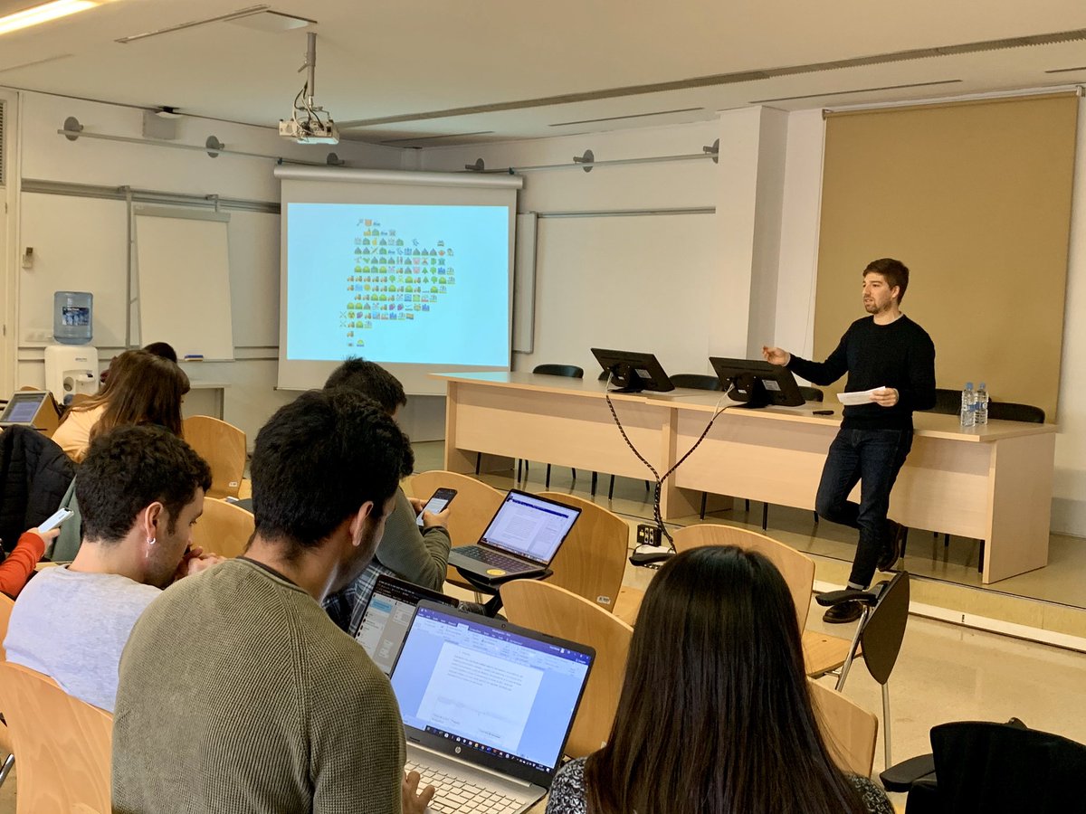 uabcomunicacio's tweet photo. Gràcies @ClaraSoteras, @aiatsagusti i @janconesa per tornar a la vostra facultat i compartir la vostra experiència professional amb alumnat del Màster en Periodisme i Continguts Digitals. Un plaer escoltar-vos! @AlumniUAB @UABBarcelona @CCrusafon @btvnoticies @VIAEmpresa @tuSEAT https://t.co/Ne53DS5MzQ