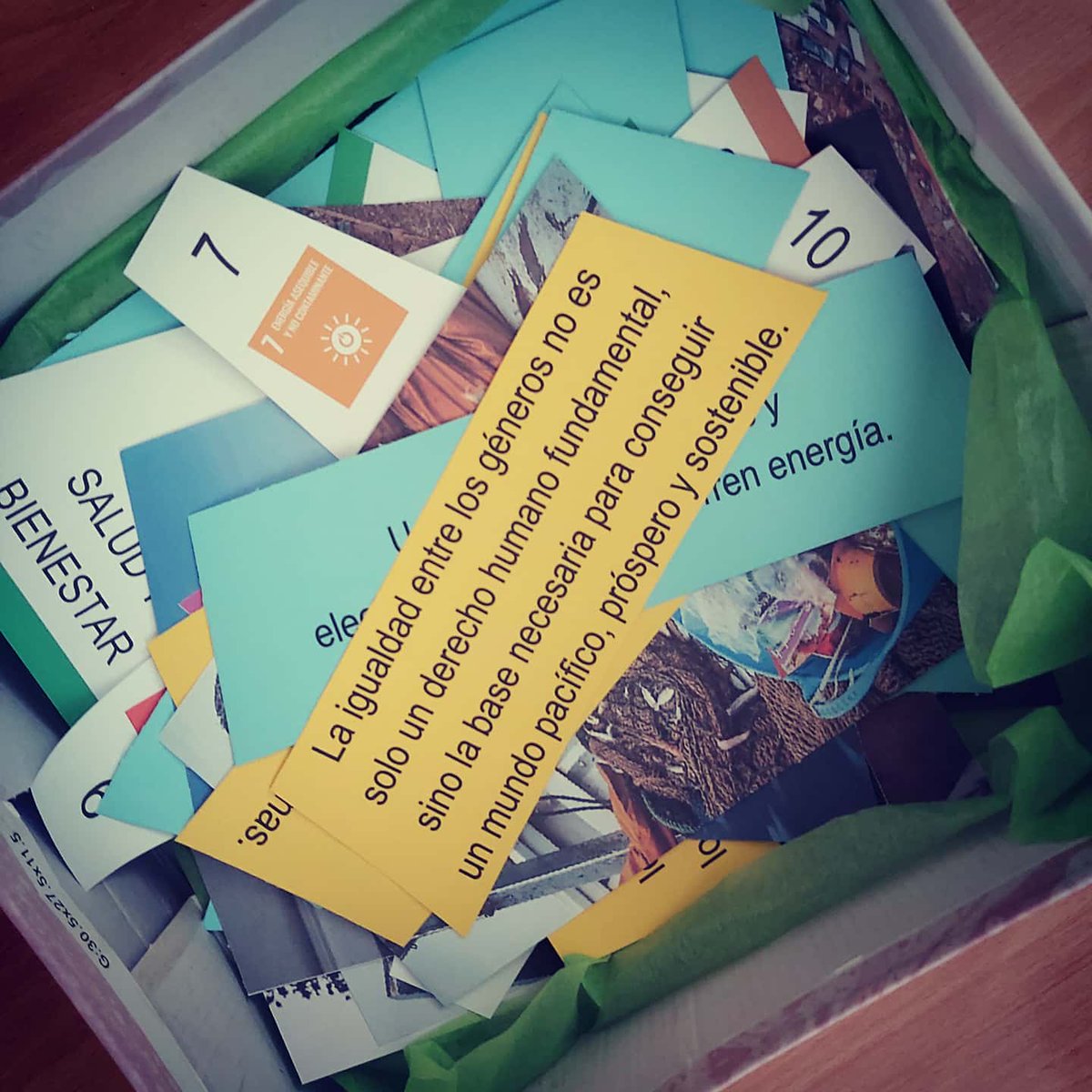 Helena_Lakari's tweet photo. Y lo que disfruto creando juegos nuevos sobre #ODS..... #secundaria....
 #educacióntransformadora. 
#agenda2030 #consumoresponsable #ciudadaniaactiva #igualdad #derechoshumanos #desarrollosostenible https://t.co/Co4oGbk36I