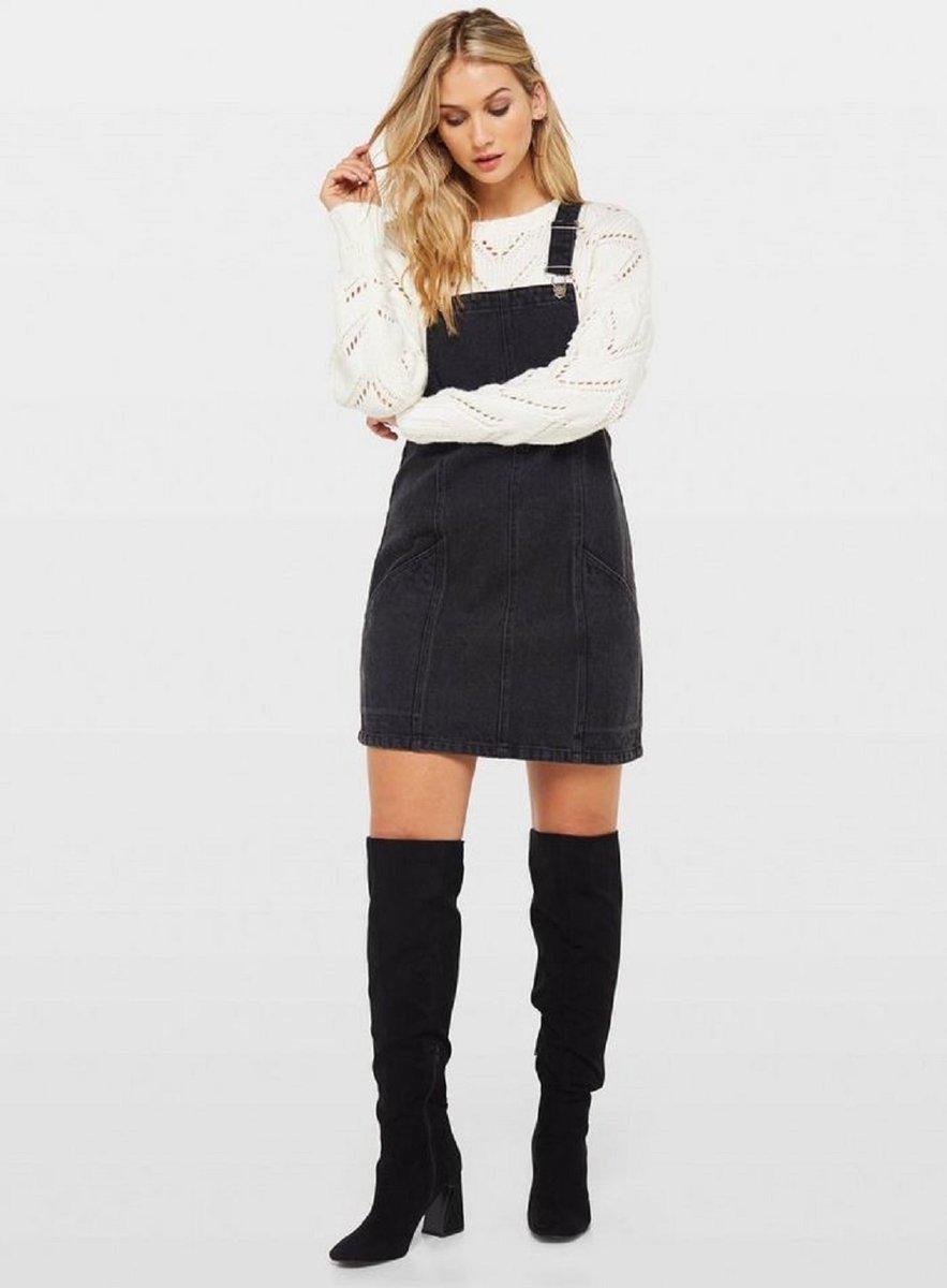 Holishop1's tweet photo. Cute Pinafore dresses never go out of fashion! 🥰 

Get your hands on this adorable Black Seam Pinafore dress today.

https://t.co/YG29YirblP

#Holishop #PinaforeDress #Fashion #WinterStyle #MissSelfridge #WomensFashion https://t.co/r4OaQlNnFS