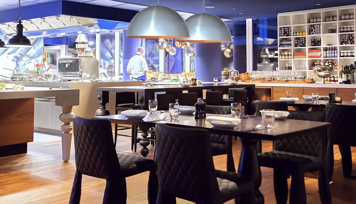 bocklighting's tweet photo. Serving up modern design with our two-toned Beretto style! π½οΈ
.
.
#moderndesign #restaurantlighting #bocklight https://t.co/miTeXlrgJB