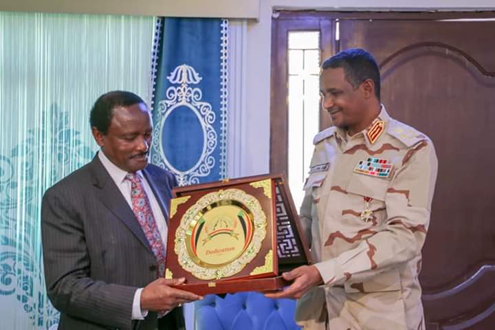 KyuleLui's tweet photo. Kalonzo musyoka the most humble leader we av in Kenya....viva...Footsoldiers behind you uncle https://t.co/JwjcWmgKyb