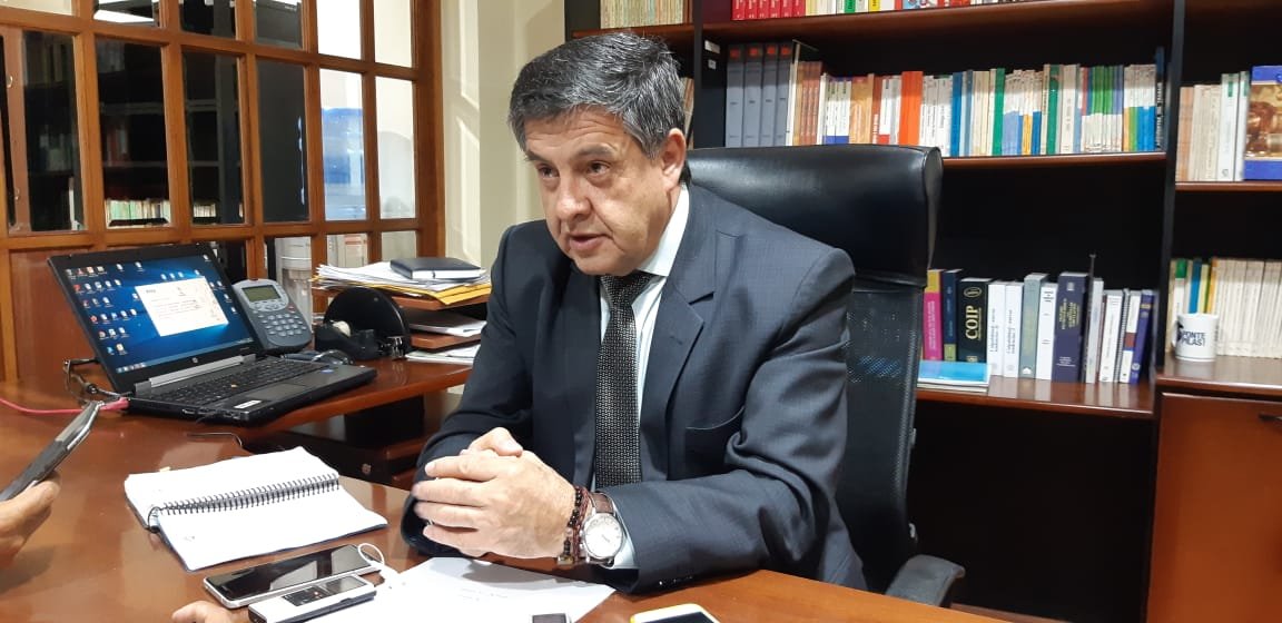 WRadioEc's tweet photo. #ATENCIÓN| Sentencia de 29 años y 4 meses, con una reparación integral de 10.000 dólares, en contra de persona que agredió sexualmente a una mujer en el #HVCM ejerciendo una falsa identidad de médico. Informa el Fiscal del Azuay, Leonardo Amoroso. https://t.co/E86WL4uvdE